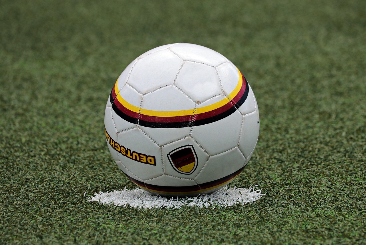 Choosing Turf Maintenance Products and Equipment for Reliable Surface Performance