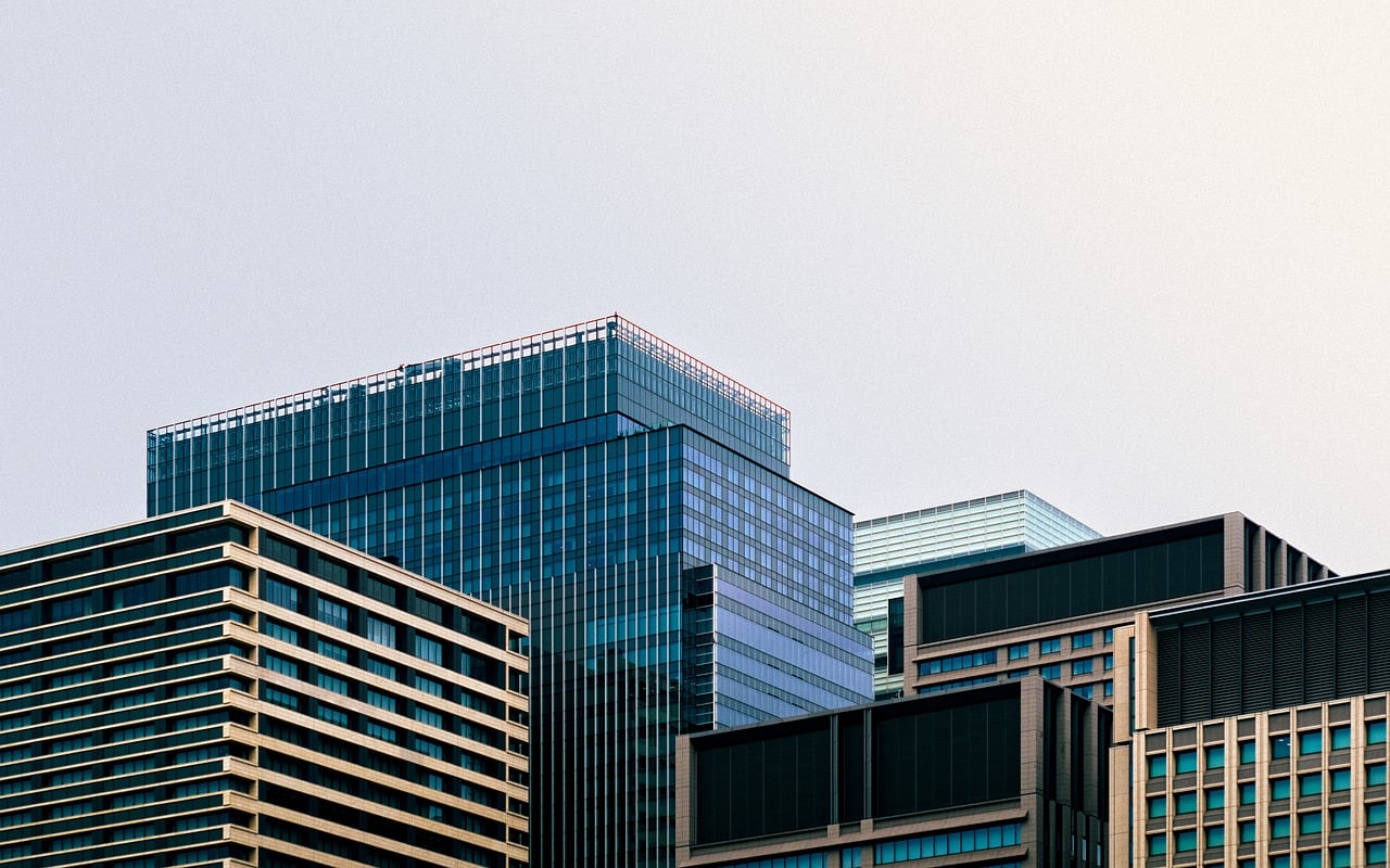 Choosing Workplace Amenities That Support Hybrid Teams and Daily Office Use in the UK